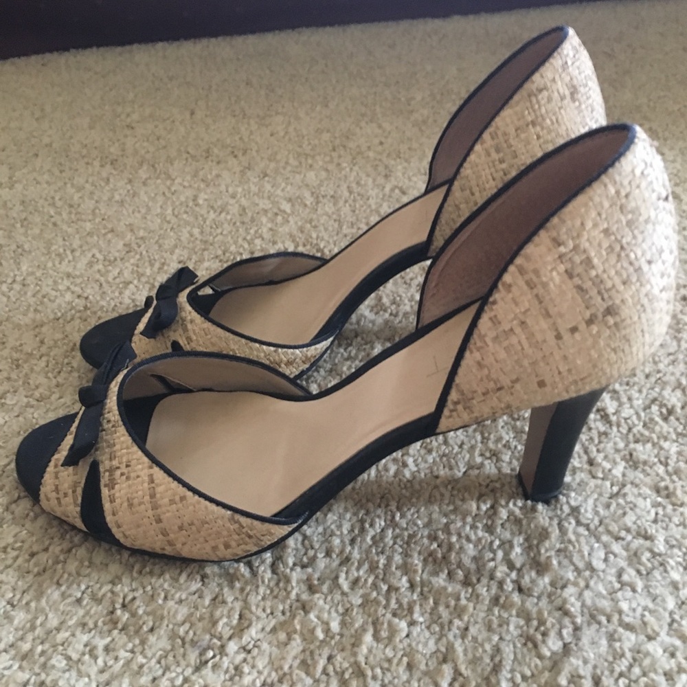 Size 8 Loft Basket Weave w/Navy Accent Peep Toe